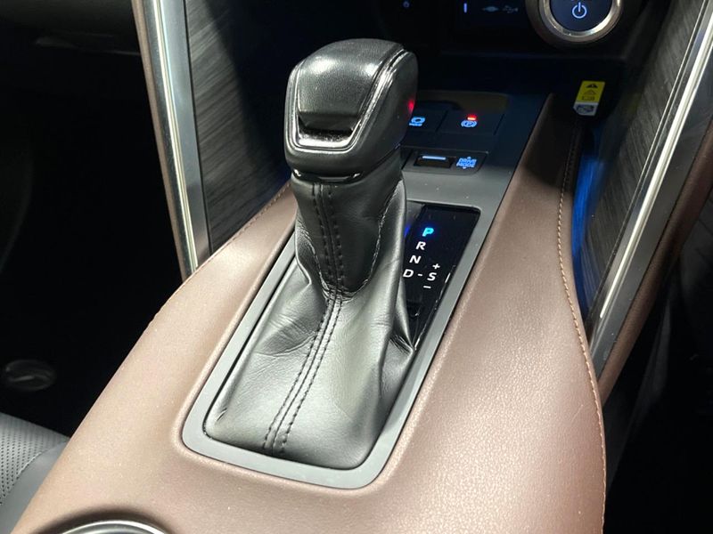2022 Toyota Harrier Hybrid 6AA-AXUH85 (UW-6a97927d121cf)[25]