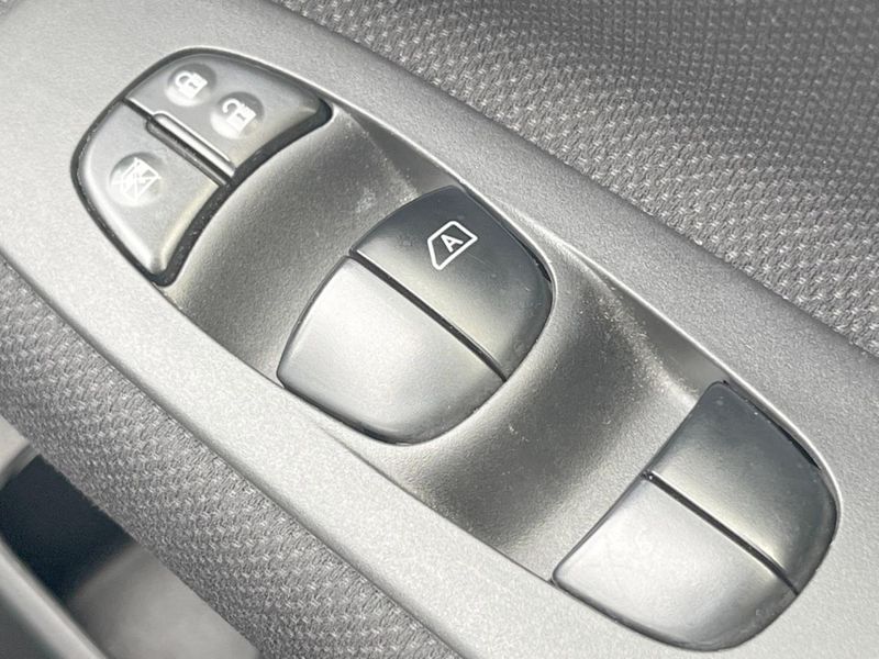 2012 Nissan Serena DBA-FC26 (UW-6a979303a63ee)[17]