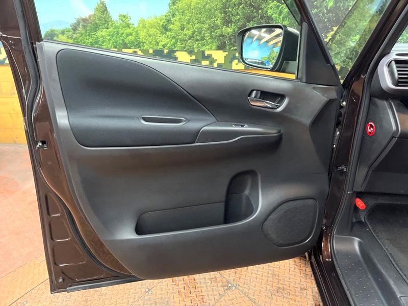 2017 Nissan Serena DAA-GC27 (UW-6a97931cecfb3)[23]
