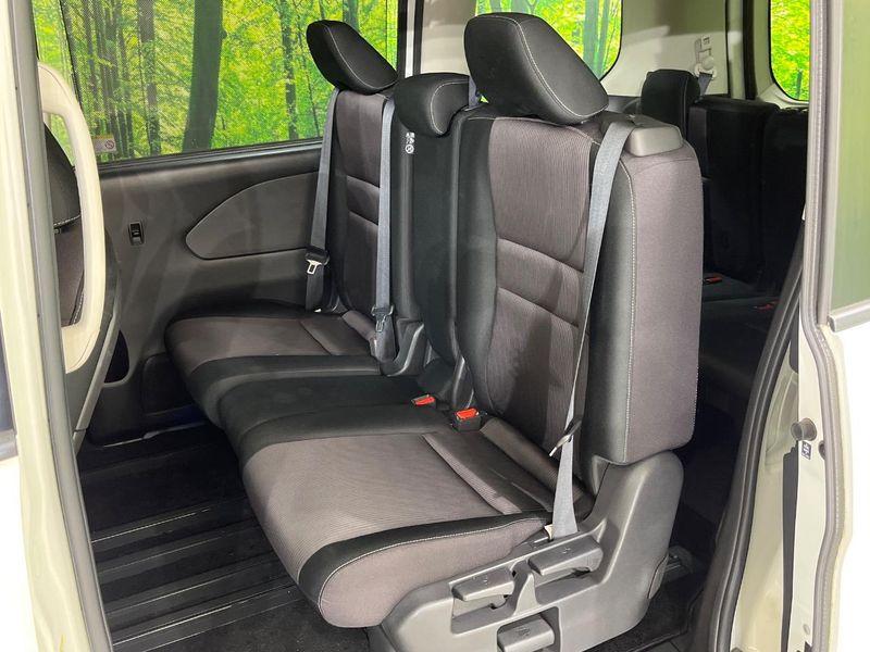 2017 Nissan Serena DAA-GFC27 (UW-6a97932810866)[26]