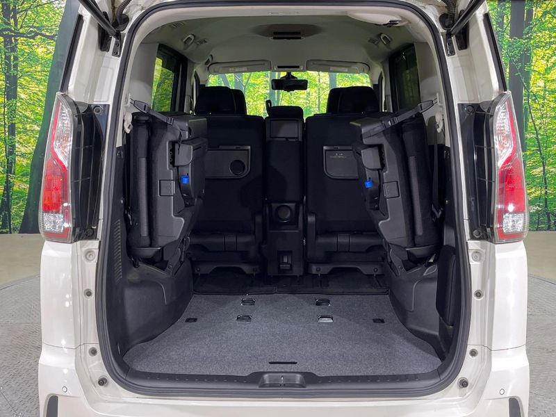 2017 Nissan Serena DAA-GFC27 (UW-6a97932810866)[29]