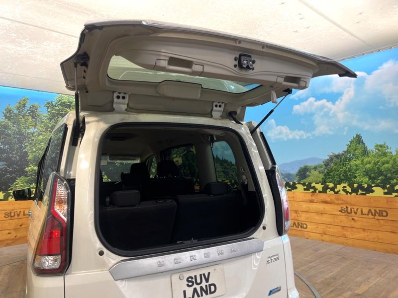2017 Nissan Serena DAA-GFC27 (UW-6a9793286c5a6)[17]