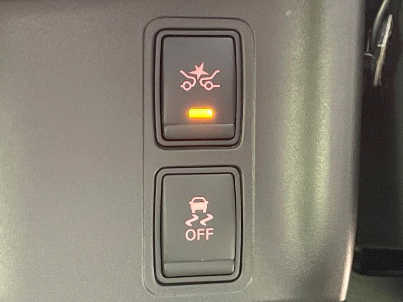 2017 Nissan Serena DAA-GFC27 (UW-6a979329ae039)[28]