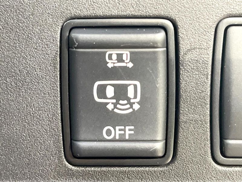 2017 Nissan Serena DAA-GFC27 (UW-6a979329ae039)[26]