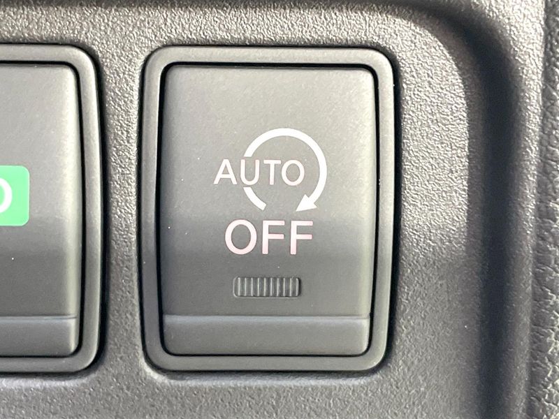 2017 Nissan Serena DAA-GFC27 (UW-6a979329ae039)[22]