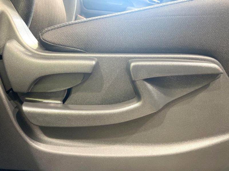 2017 Nissan Serena DAA-GFC27 (UW-6a979329ae039)[21]