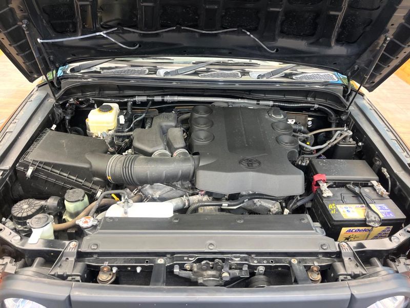 2016 Toyota FJ CRUISER CBA-GSJ15W (UW-6a9793501a24d)[26]