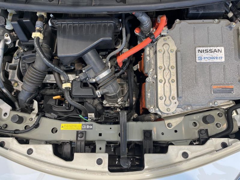 2017 Nissan Note DAA-HE12 (UW-6a979369cd24b)[4]