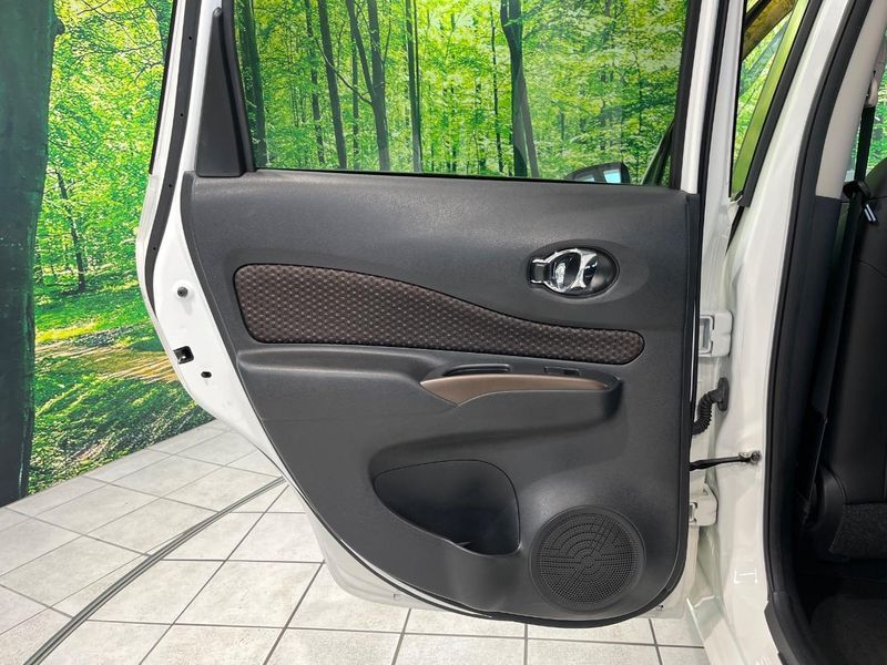 2017 Nissan Note DAA-HE12 (UW-6a979369cd24b)[27]