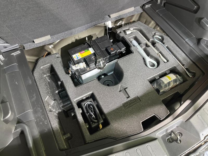 2018 Nissan Note DAA-HE12 (UW-6a97936c5be13)[26]