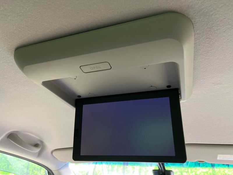 2015 Nissan Serena DAA-HFC26 (UW-6a97937d2cad5)[8]