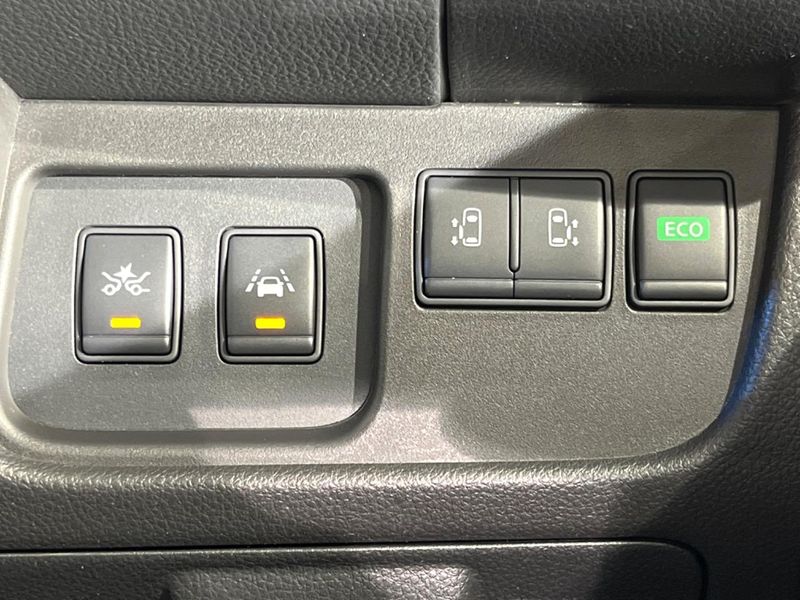 2015 Nissan Serena DAA-HFC26 (UW-6a97937d2cad5)[12]