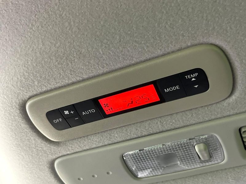 2015 Nissan Serena DAA-HFC26 (UW-6a97937d2cad5)[7]