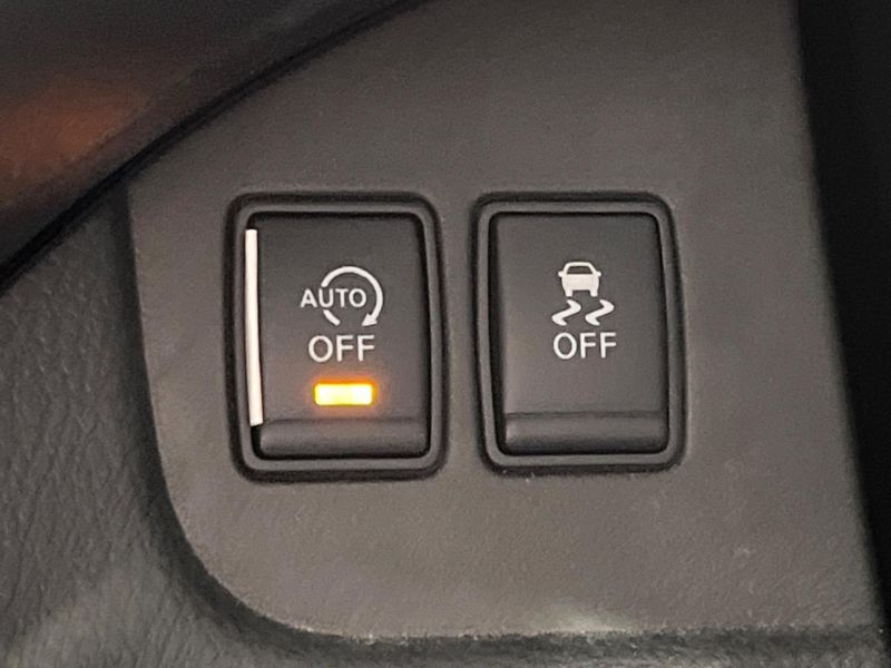 2015 Nissan Serena DAA-HFC26 (UW-6a97937d2cad5)[14]
