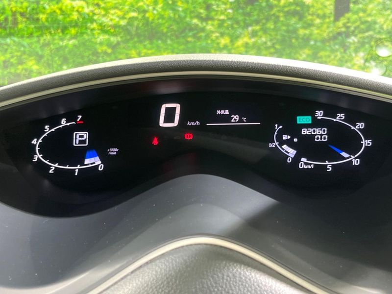 2015 Nissan Serena DAA-HFC26 (UW-6a97937d2cad5)[22]