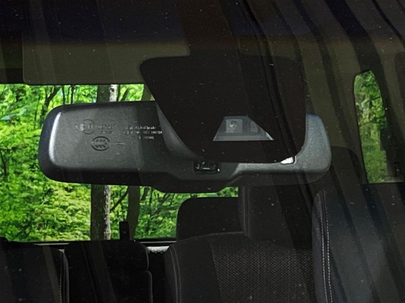 2015 Nissan Serena DAA-HFC26 (UW-6a97937d2cad5)[6]