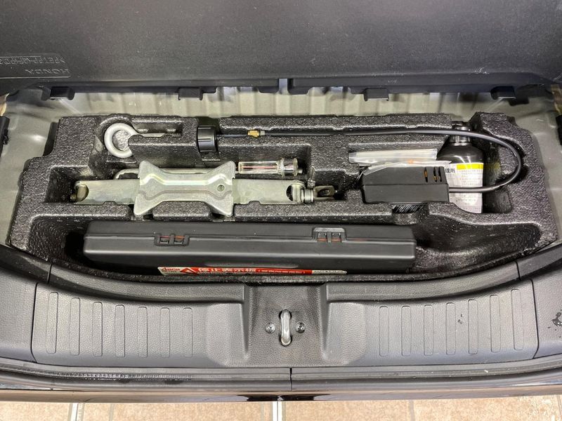 2017 Honda N-BOX CUSTOM DBA-JF3 (UW-6a9793c0b1232)[21]