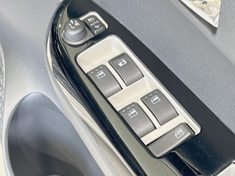2018 Daihatsu Boon 5BA-M700S (UW-6a979482491aa)[24]