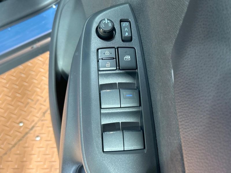 2021 Toyota Yaris Cross 6AA-MXPJ10 (UW-6a97952570e33)[26]