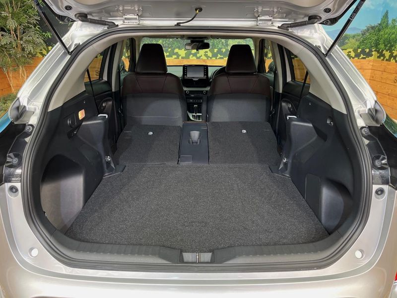 2021 Toyota Yaris Cross 6AA-MXPJ15 (UW-6a97953070a32)[5]