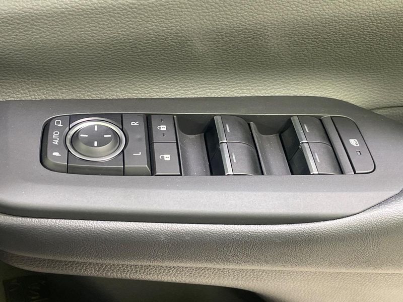 2023 Toyota Prius 6AA-MXWH65 (UW-6a9795595598d)[16]