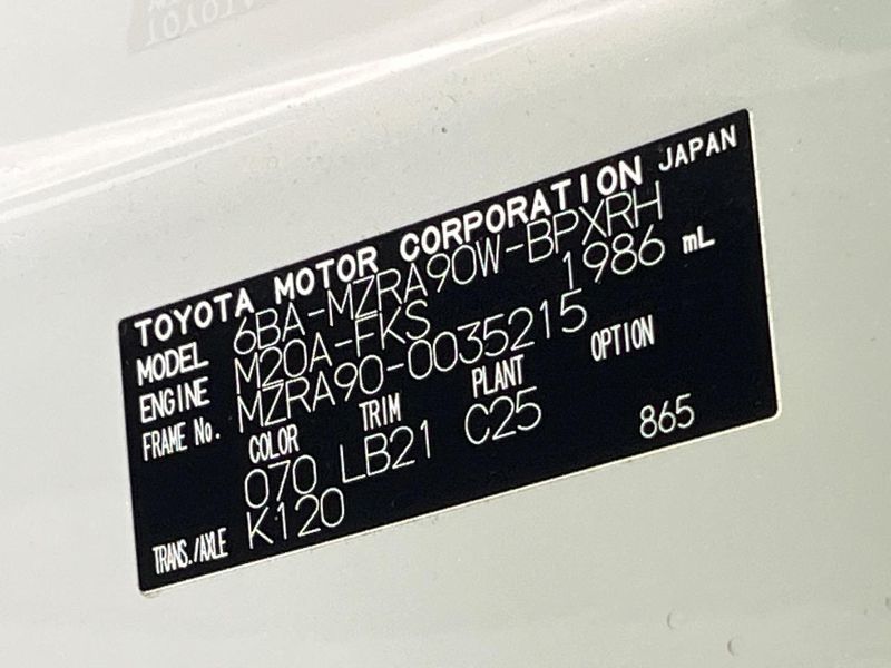 2022 Toyota Voxy 6BA-MZRA90W (UW-6a97955eae931)[1]