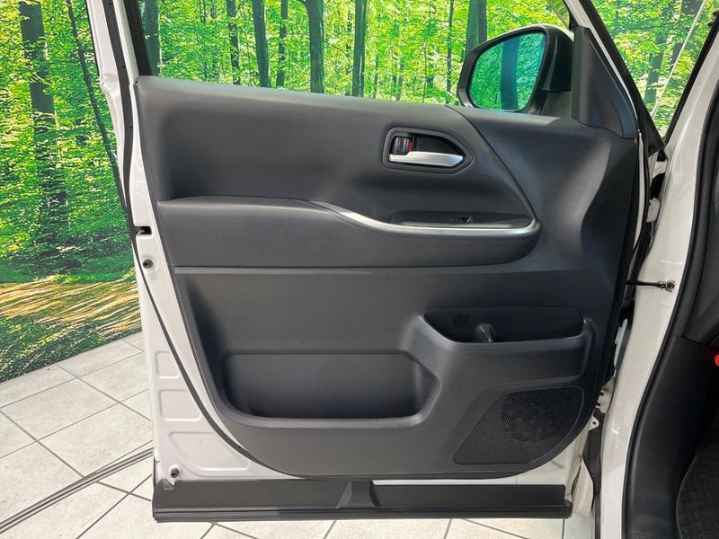 2022 Toyota Voxy 6BA-MZRA90W (UW-6a97955eae931)[20]