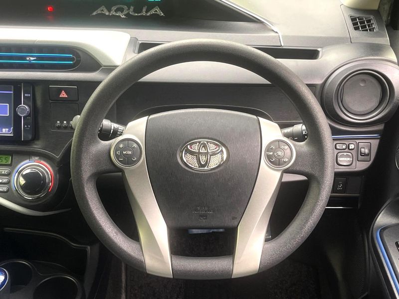 2013 Toyota Aqua DAA-NHP10 (UW-6a97956eb6dc1)[5]