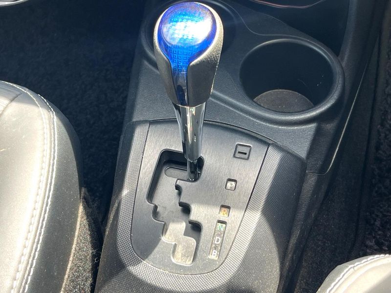 2014 Toyota Aqua DAA-NHP10 (UW-6a979570c0e6a)[23]