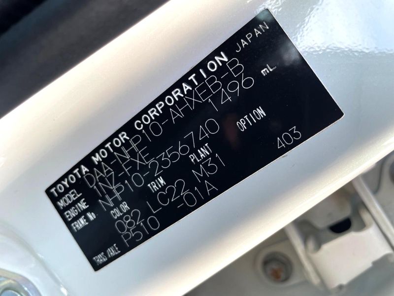 2014 Toyota Aqua DAA-NHP10 (UW-6a979570c0e6a)[1]