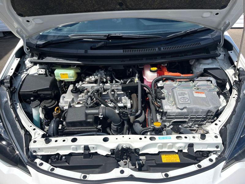 2014 Toyota Aqua DAA-NHP10 (UW-6a979570c0e6a)[28]