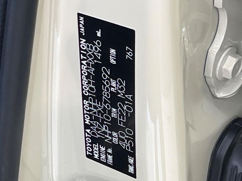 2018 Toyota Aqua DAA-NHP10H (UW-6a97957b55b96)[1]