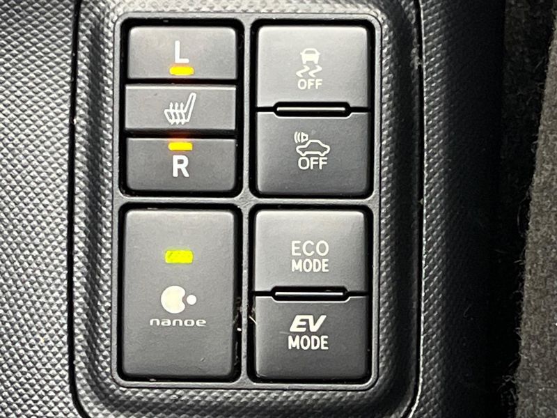 2018 Toyota Aqua DAA-NHP10H (UW-6a97957b55b96)[19]
