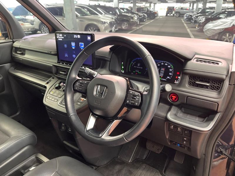 2023 Honda Step Wagon 6AA-RP8 (UW-6a9795a569651)[5]