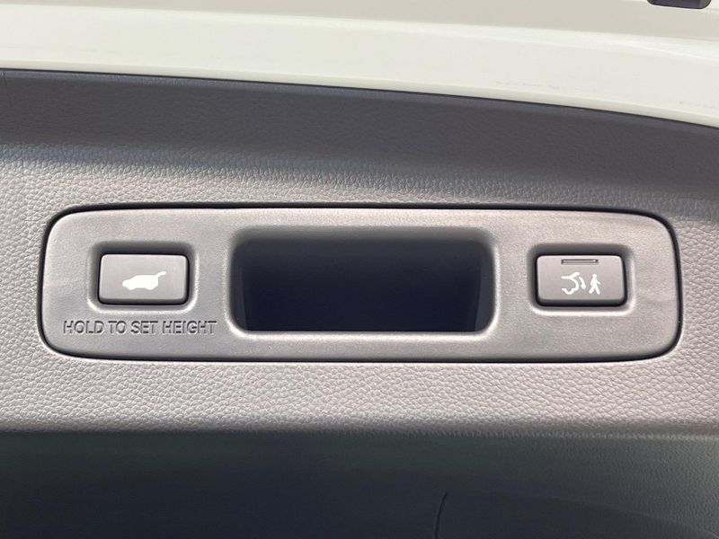 2023 Honda Vezel 6AA-RV6 (UW-6a9795bf2b8c7)[25]