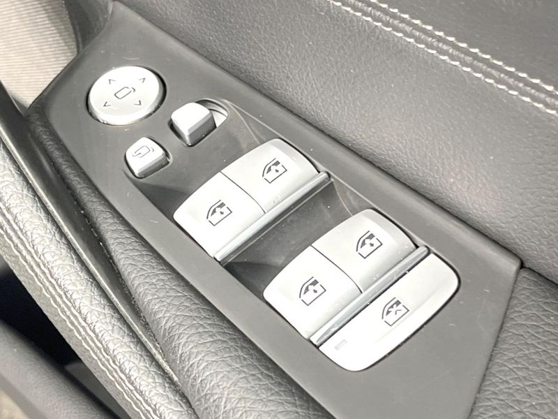 2019 BMW 5 Series ABA-JT20 (UW-6a9796103f633)[23]