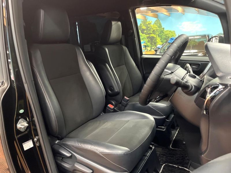 2017 Toyota Noah DBA-ZRR80W (UW-6a97963b71e57)[20]