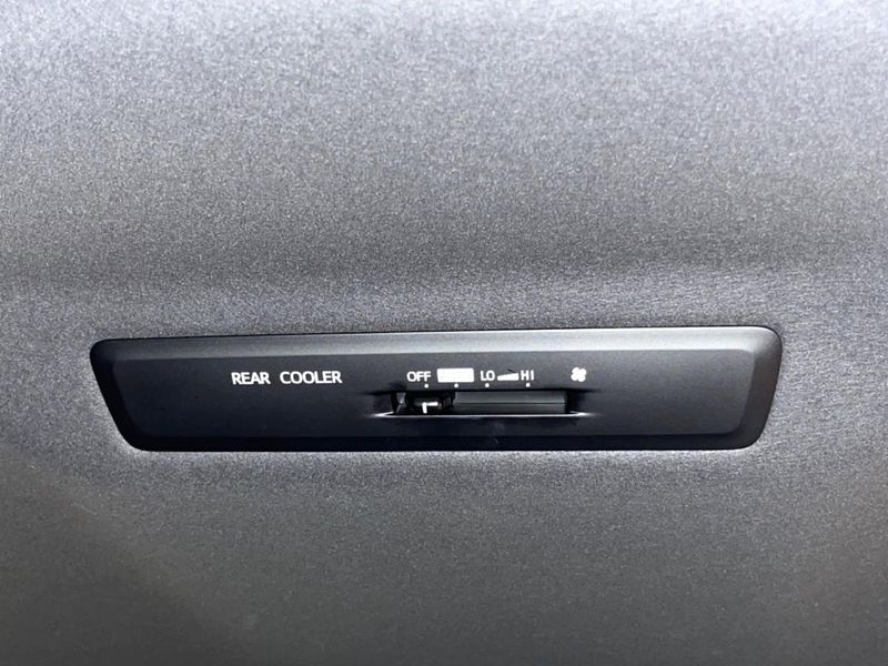 2017 Toyota Noah DBA-ZRR80W (UW-6a97963b71e57)[25]