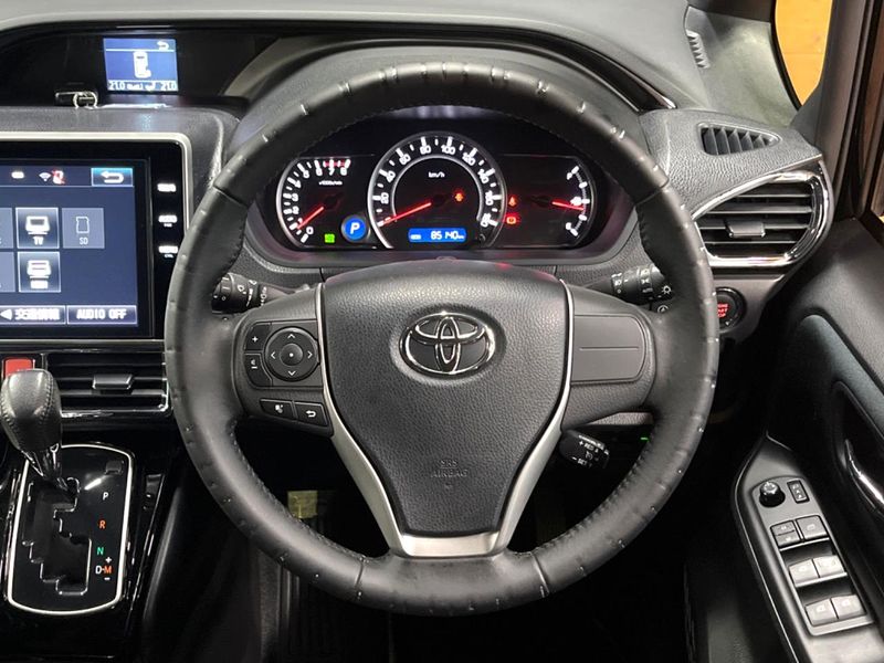 2017 Toyota Noah DBA-ZRR80W (UW-6a97963b71e57)[27]