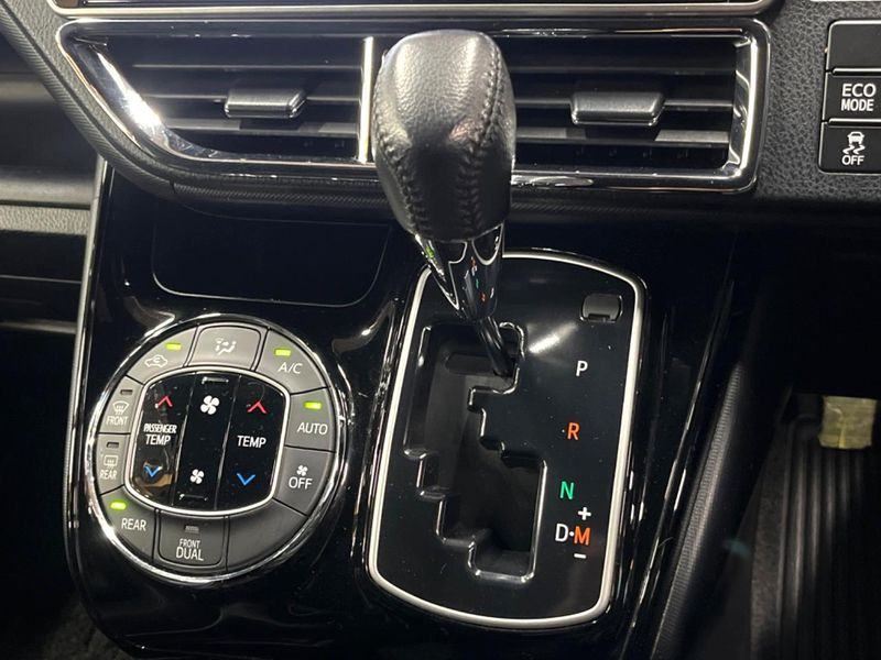 2017 Toyota Noah DBA-ZRR80W (UW-6a97963b71e57)[29]