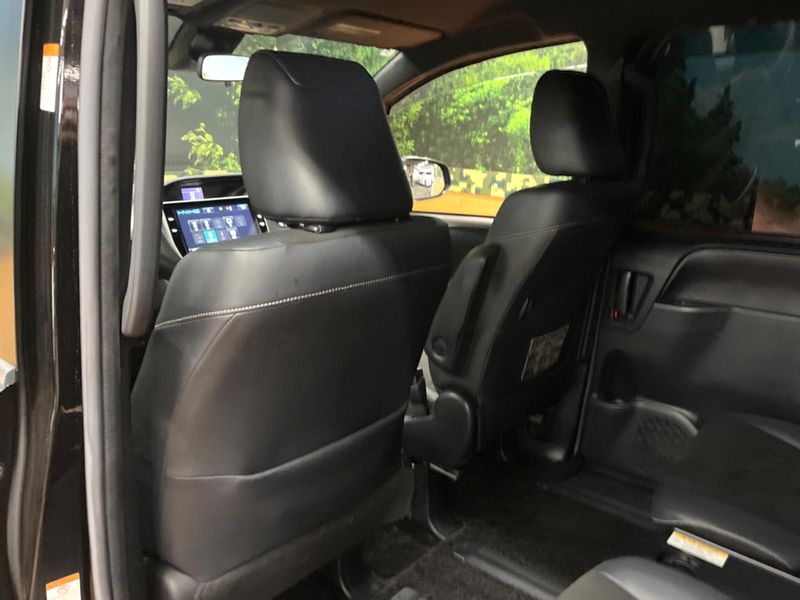 2017 Toyota Noah DBA-ZRR80W (UW-6a97963b71e57)[11]