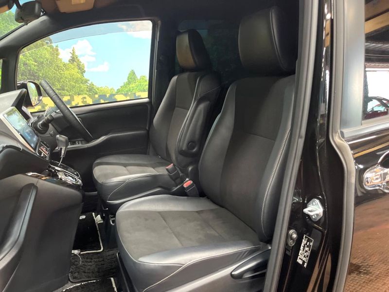 2017 Toyota Noah DBA-ZRR80W (UW-6a97963b71e57)[9]