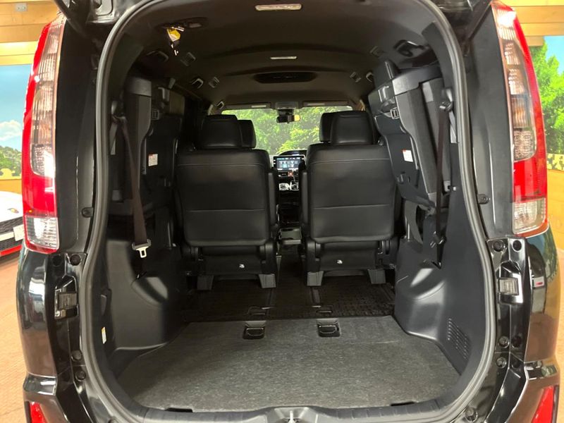 2017 Toyota Noah DBA-ZRR80W (UW-6a97963b71e57)[15]
