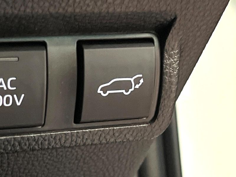 2024 Toyota Corolla Cross 6AA-ZVG13 (UW-6a979655aa72c)[27]