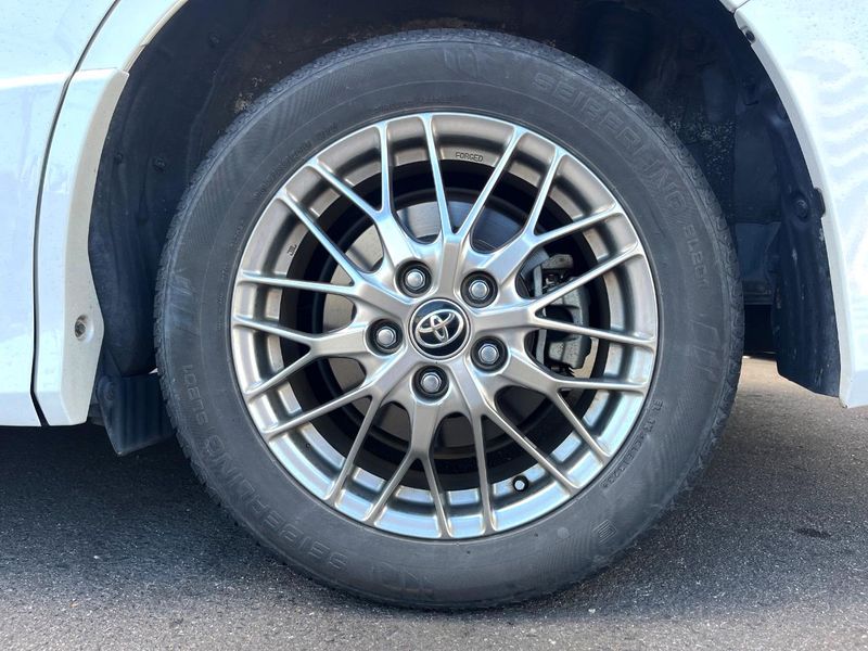 2019 Toyota Voxy DAA-ZWR80W (UW-6a97967ddd5a5)[8]