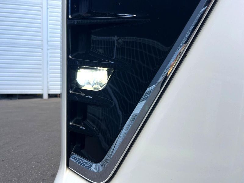 2019 Toyota Voxy DAA-ZWR80W (UW-6a97967ddd5a5)[14]