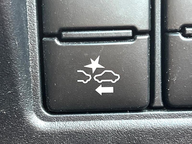 2019 Toyota Voxy DAA-ZWR80W (UW-6a97967ddd5a5)[21]