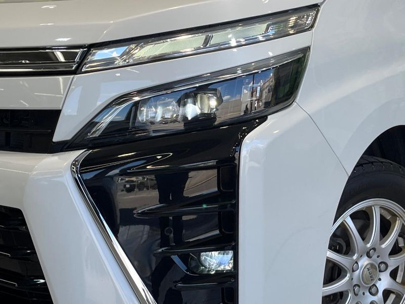 2019 Toyota Voxy DAA-ZWR80W (UW-6a97967f2b5e0)[9]