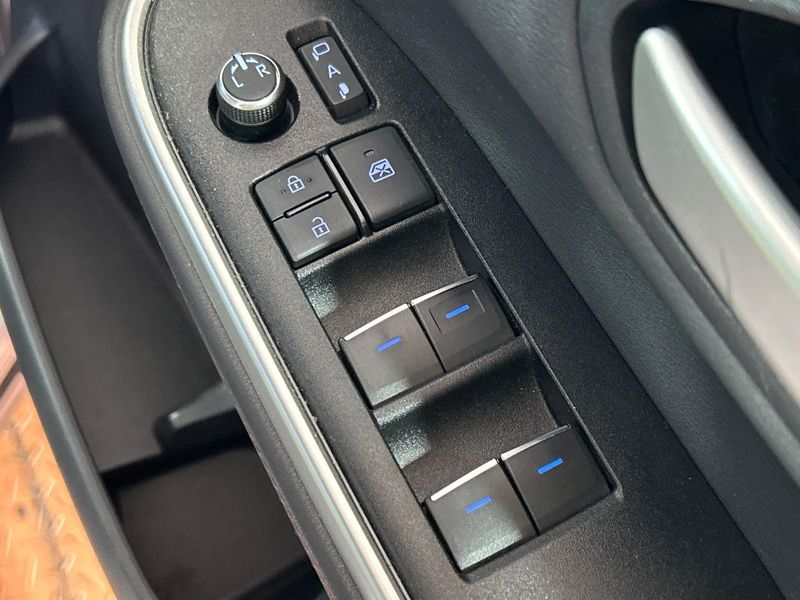 2022 Toyota Voxy 6AA-ZWR90W (UW-6a979682eee47)[14]