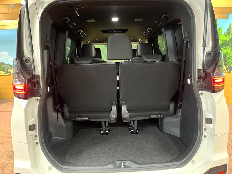 2022 Toyota Voxy 6AA-ZWR90W (UW-6a97968305d7d)[10]